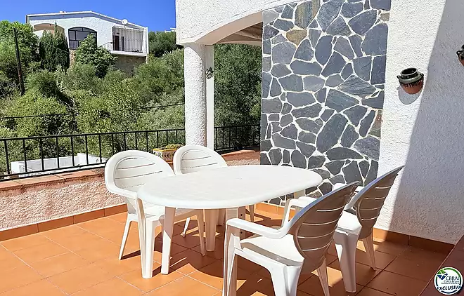 Petita casa amb vistes al mar i terrassa a Mas Fumats, Roses
