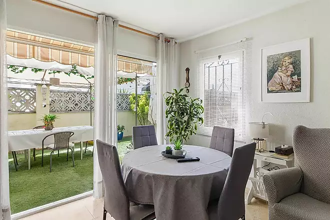 SANT MAURICI  Renovated detached house with garden: space, comfort and privacy