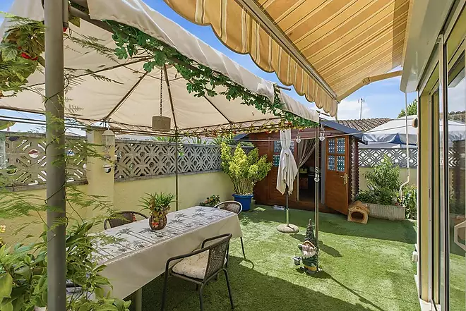 SANT MAURICI  Renovated detached house with garden: space, comfort and privacy