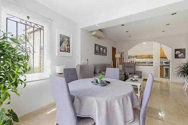 SANT MAURICI  Renovated detached house with garden: space, comfort and privacy