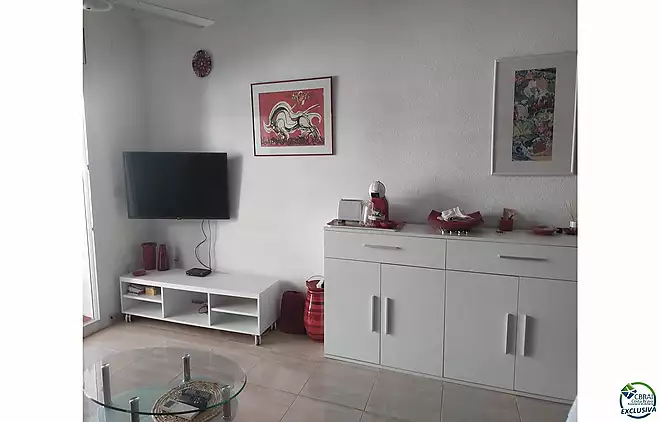 Pleasant apartment by Lake San Maurici, with lovely canal views, swimming pool and communal gardens.