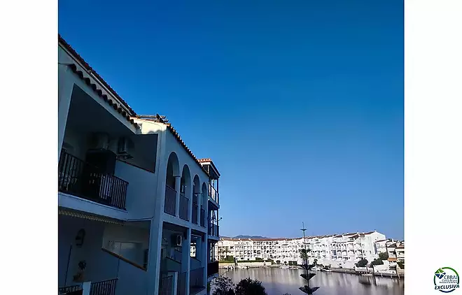 Pleasant apartment by Lake San Maurici, with lovely canal views, swimming pool and communal gardens.