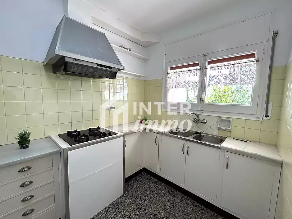 House in Llan&ccedil;&agrave; with a tourist license, sea views, and just a few meters from the beach. - photo 33 of 58