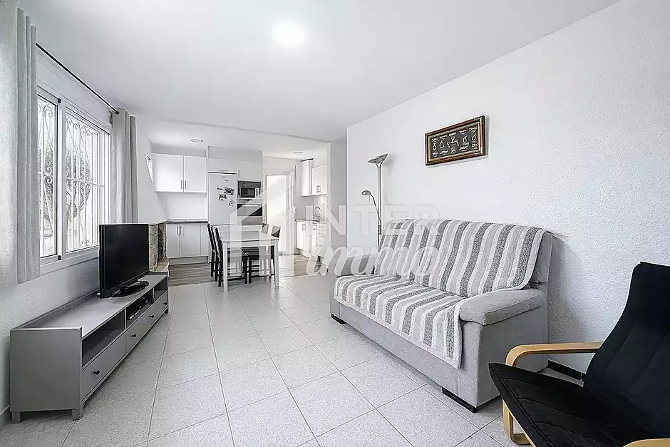 Casa dividida en 2 apartaments amb garatge a Empuriabrava - foto 2 de 29