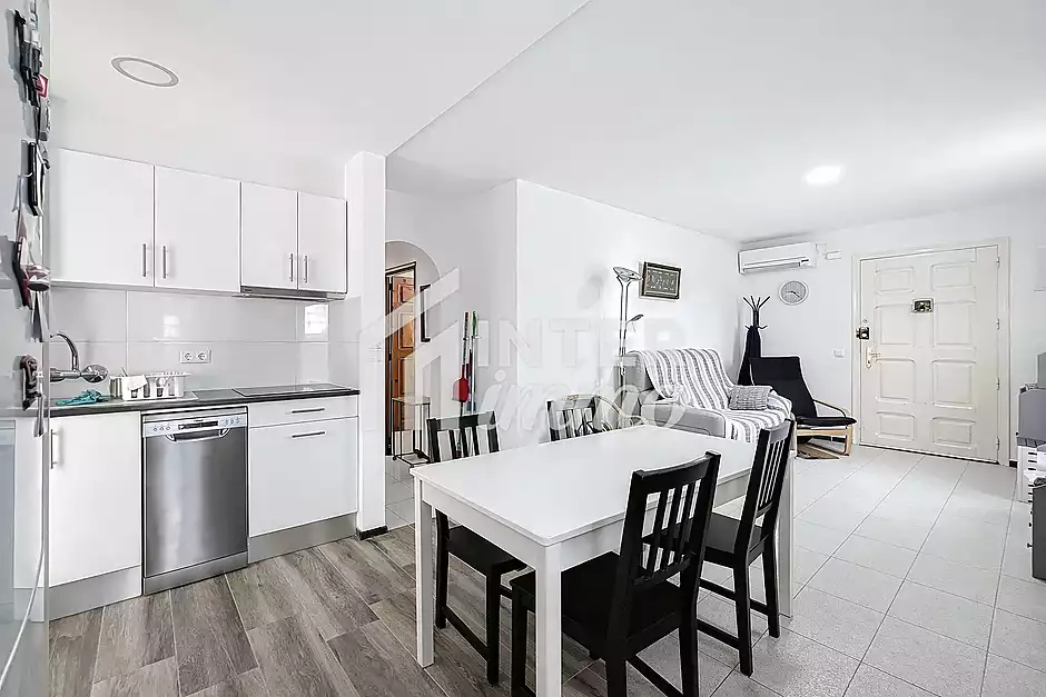 Casa dividida en 2 apartaments amb garatge a Empuriabrava - foto 3 de 29