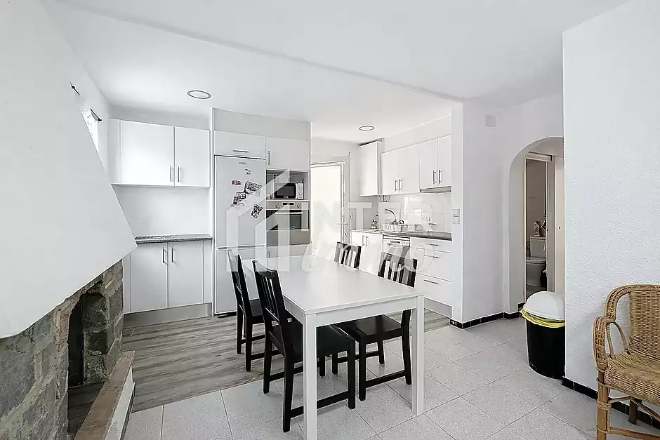Casa dividida en 2 apartaments amb garatge a Empuriabrava - foto 6 de 29