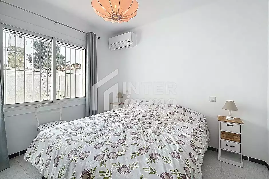 Casa dividida en 2 apartaments amb garatge a Empuriabrava - foto 12 de 29