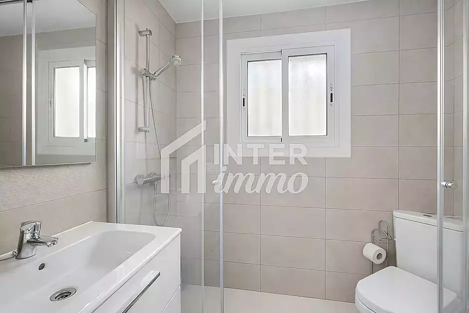 Casa dividida en 2 apartaments amb garatge a Empuriabrava - foto 14 de 29