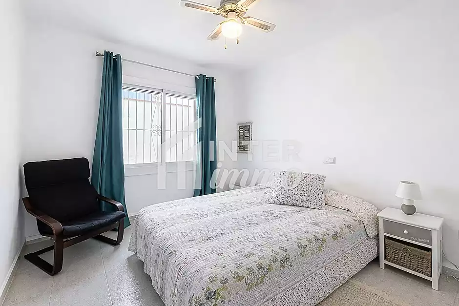 Casa dividida en 2 apartaments amb garatge a Empuriabrava - foto 16 de 29