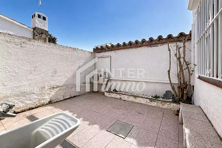 Casa dividida en 2 apartaments amb garatge a Empuriabrava - foto 17 de 29