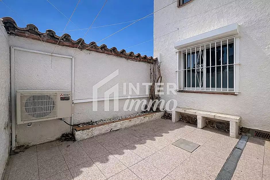 Casa dividida en 2 apartaments amb garatge a Empuriabrava - foto 18 de 29