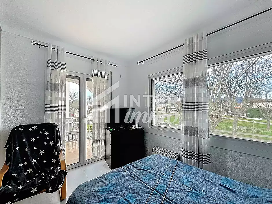 Casa dividida en 2 apartaments amb garatge a Empuriabrava - foto 24 de 29