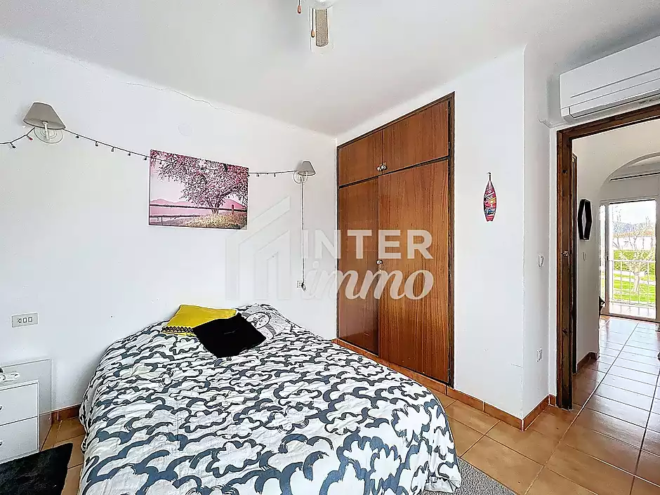 Casa dividida en 2 apartaments amb garatge a Empuriabrava - foto 28 de 29