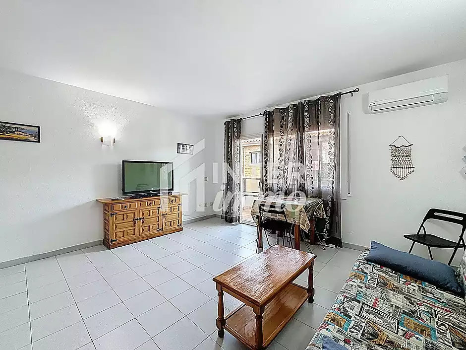 Apartment with tourist license in the heart of Roses, 400 m from the beach - photo 4 of 24