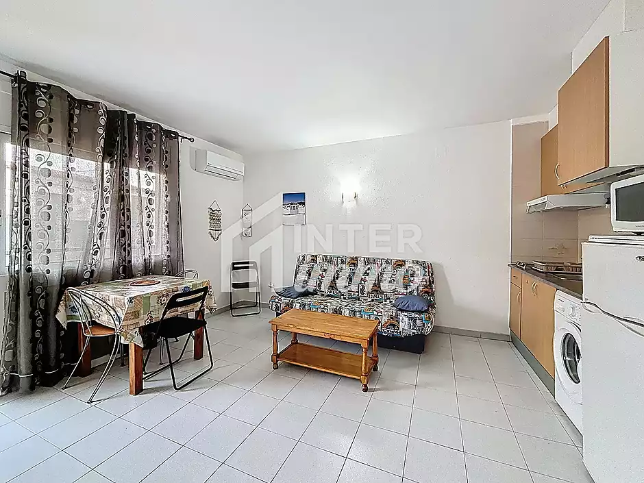 Apartment with tourist license in the heart of Roses, 400 m from the beach - photo 8 of 24