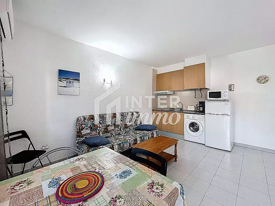 Apartment with tourist license in the heart of Roses, 400 m from the beach - photo 9 of 24