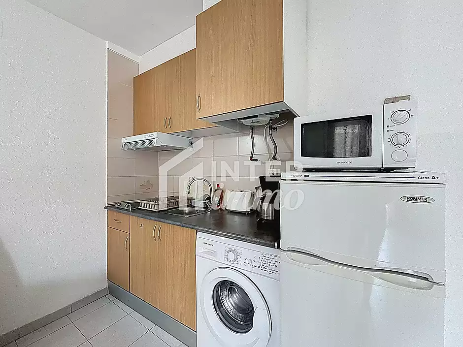 Apartment with tourist license in the heart of Roses, 400 m from the beach - photo 12 of 24
