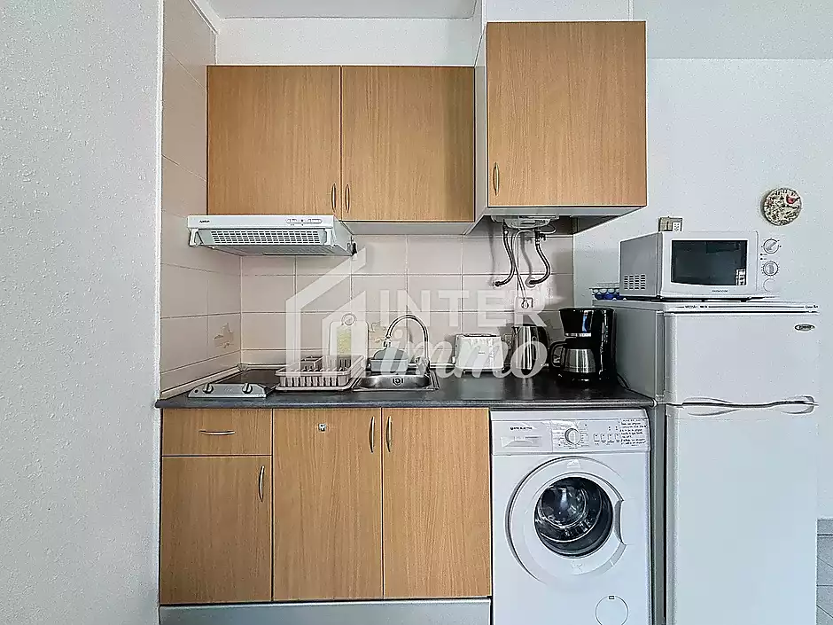 Apartment with tourist license in the heart of Roses, 400 m from the beach - photo 13 of 24