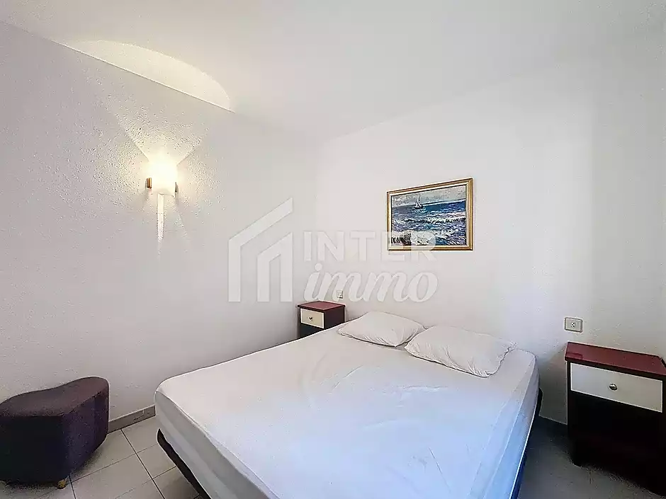Apartment with tourist license in the heart of Roses, 400 m from the beach - photo 16 of 24