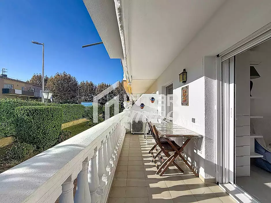 Apartament amb pàrquing, traster, piscina i amarratge comunitari - foto 1 de 34