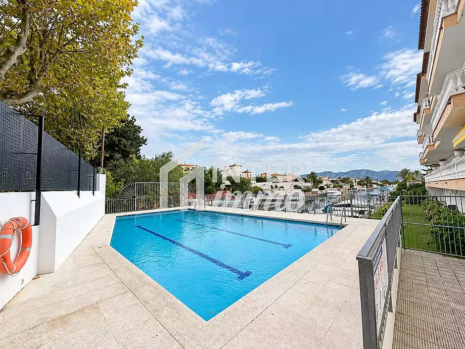 Apartament amb pàrquing, traster, piscina i amarratge comunitari - foto 18 de 34