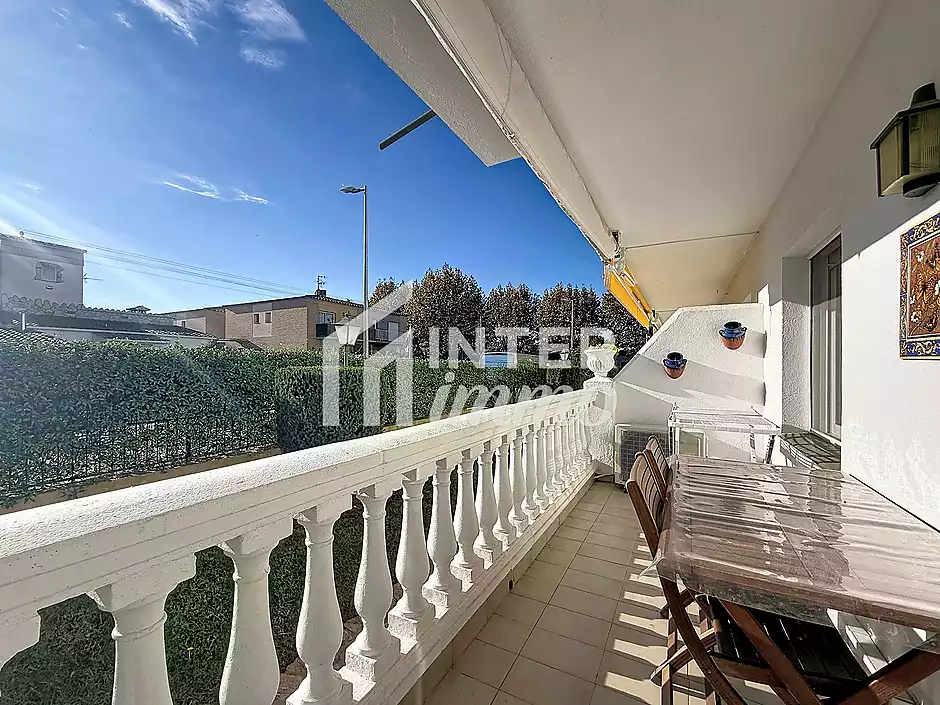 Apartament amb pàrquing, traster, piscina i amarratge comunitari - foto 33 de 34