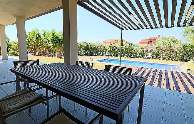 Villa totalmente renovada en la exclusiva zona de Peralada Golf