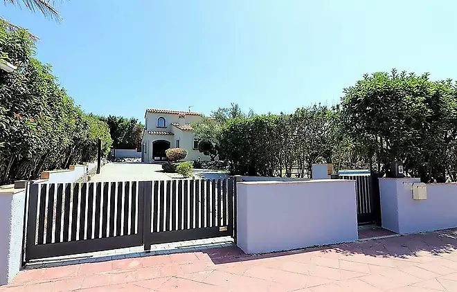 Villa totalmente renovada en la exclusiva zona de Peralada Golf