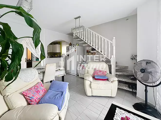 House with garden, veranda, and garage 300 m from the beach &ndash; Montgr&iacute;, Empuriabrava.