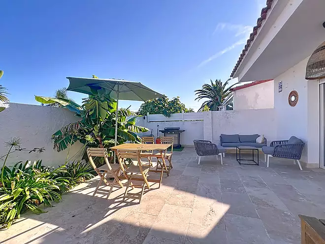 Opportunity - Single-story house with pool in Empuriabrava.