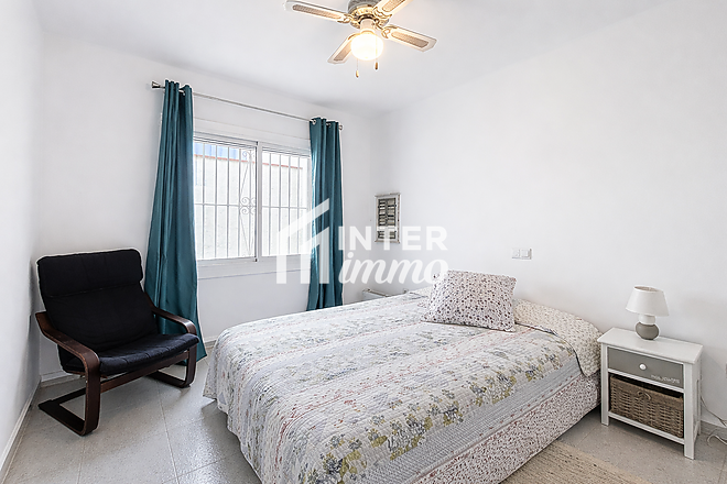 Casa dividida en 2 apartaments amb garatge a Empuriabrava.