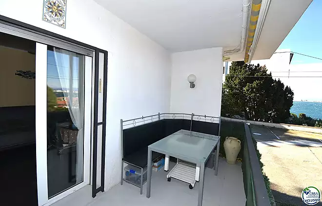 ROSES-LLOSA: Apartament amb vistes al mar en venda