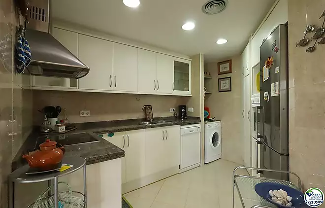 Apartament de 3 habitacions amb terrassa i pla&ccedil;a d&rsquo;aparcament al Port de Lla