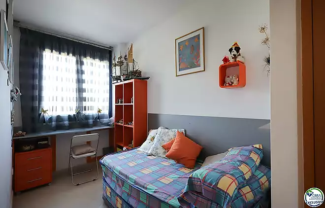 Apartament de 3 habitacions amb terrassa i pla&ccedil;a d&rsquo;aparcament al Port de Lla