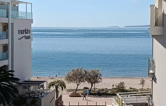 MAGN&Iacute;FIC APARTAMENT AMB VISTA AL MAR EN ROSES SALATAR amb llic&egrave;ncia tur&iacute;stica