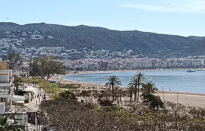 MAGN&Iacute;FIC APARTAMENT AMB VISTA AL MAR EN ROSES SALATAR amb llic&egrave;ncia tur&iacute;stica