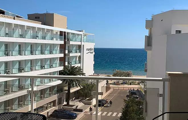 MAGN&Iacute;FIC APARTAMENT AMB VISTA AL MAR EN ROSES SALATAR amb llic&egrave;ncia tur&iacute;stica