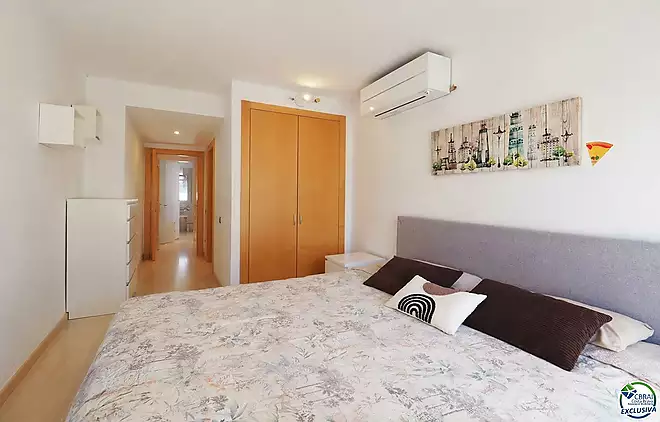 D&uacute;plex &agrave;tic amb gran terrassa al centre de Roses