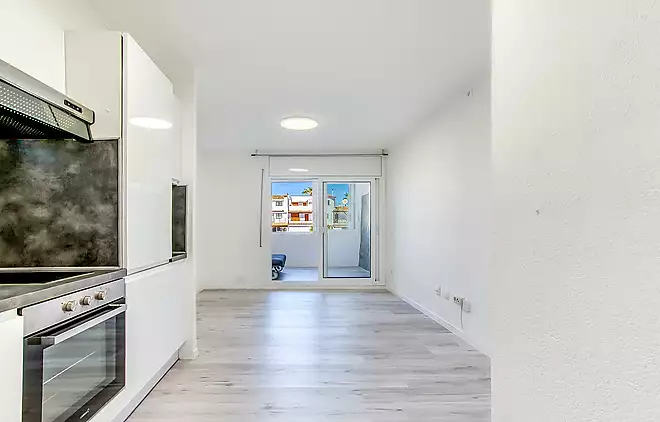 PLANTA BAIXA A EMPURIABRAVA AMB VISTES AL CANAL