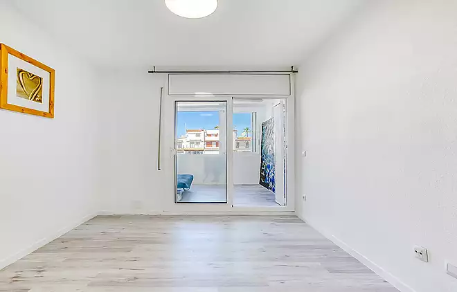 PLANTA BAIXA A EMPURIABRAVA AMB VISTES AL CANAL