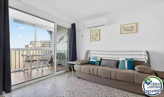 S&Iacute;LVIA  Acollidor apartament de 2 dormitoris a 50 m de la platja amb llic&egrave;ncia tur&iacute;stica