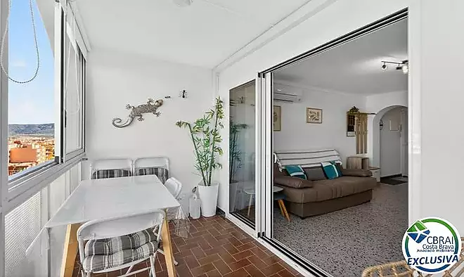 S&Iacute;LVIA  Acollidor apartament de 2 dormitoris a 50 m de la platja amb llic&egrave;ncia tur&iacute;stica