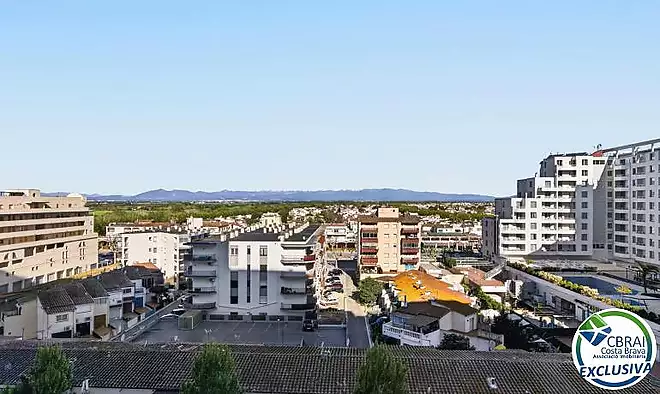 S&Iacute;LVIA  Acollidor apartament de 2 dormitoris a 50 m de la platja amb llic&egrave;ncia tur&iacute;stica