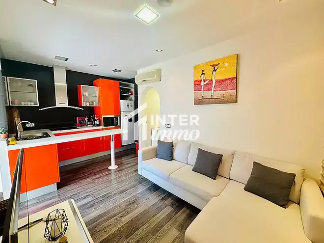 Pis de 2 habitacions amb vista al canal i llic&egrave;ncia tur&iacute;stica.