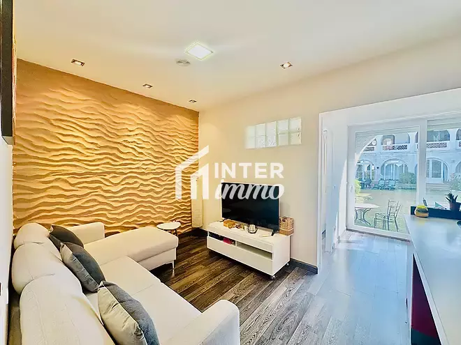 Pis de 2 habitacions amb vista al canal i llic&egrave;ncia tur&iacute;stica.