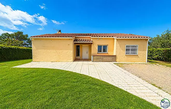 Charming house with 4 winds with a large plot and views of the Montgr&iacute; in Torre Gran (L&rsquo;Estartit)