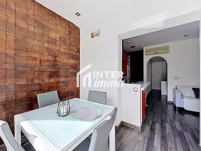 2-bedroom apartment with canal view and tourist license.