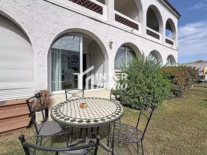 Pis de 2 habitacions amb vista al canal i llic&egrave;ncia tur&iacute;stica.