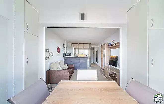 Apartment in perfect condition with one bedroom and sea views.