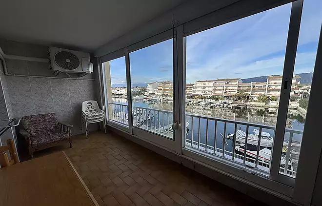 Apartment in Empuriabrava with port views and private mooring